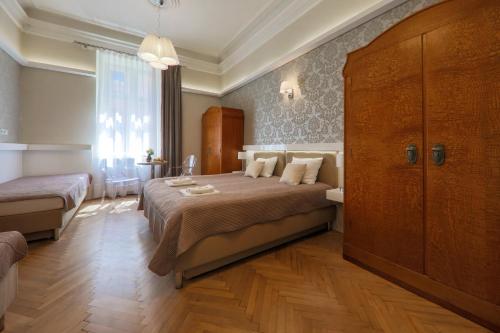 Кровать или кровати в номере Apartamenty Podwale