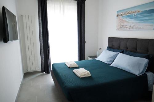 a bedroom with a bed with two towels on it at Aeroporto Fiumicino/Roma - Suite vista mare in Fiumicino