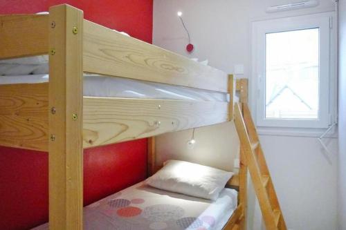 a room with two bunk beds with a window at Baie du Mont Saint Michel / Gîte de la Vaquerie in Vains