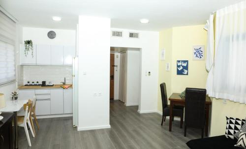 Billede fra billedgalleriet på Beach Suite Israel- True Beachfront Steps Away From Beach ביץ סוייט ישראל- במרחק צעדים מהים i Ashkelon