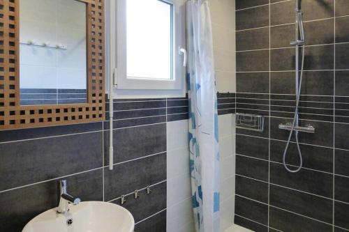 a bathroom with a sink and a shower at Baie du Mont Saint Michel / Gîte de la Vaquerie 23 in Vains