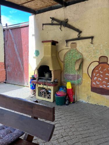 a outdoor kitchen with a stove and a wall with graffiti at Doppelzimmer vom Friesenhof Wieratal in Nobitz