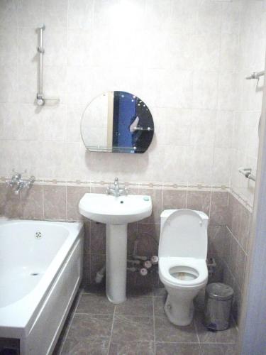 Ένα μπάνιο στο B&B Aktau НЕ ОТЕЛЬ