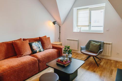 Modern Mezzanine Apt at Jecna st