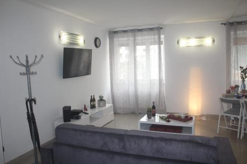 a living room with a couch and a table at Rosabella Casa Vacanze in Bari