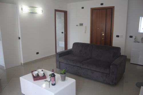 a living room with a couch and a coffee table at Rosabella Casa Vacanze in Bari