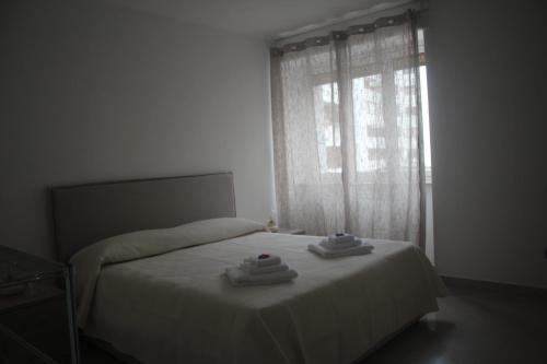 a bedroom with a bed with two towels on it at Rosabella Casa Vacanze in Bari