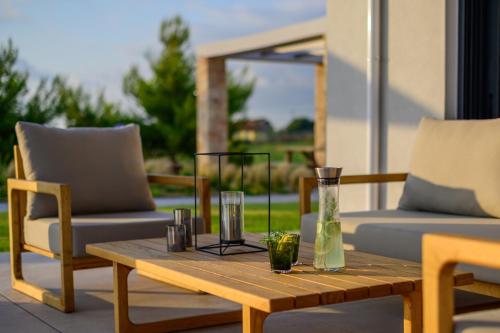 Φωτογραφία από το άλμπουμ του Nobus Villas - Luxury villa with Private pool, sea view & sunset στη Μαραθόπολη