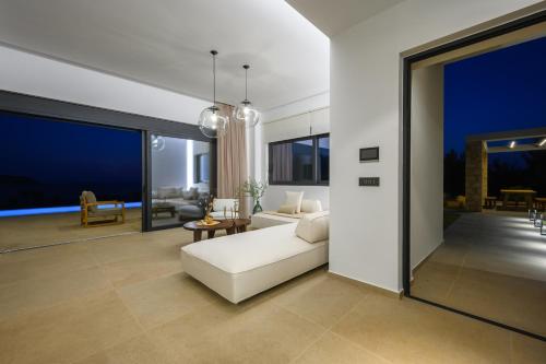Χώρος καθιστικού στο Nobus Villas - Luxury villa with Private pool, sea view & sunset