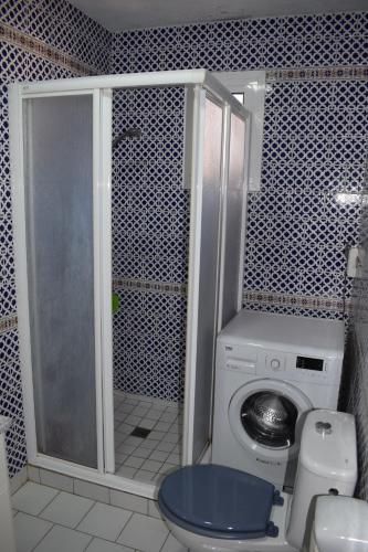 a bathroom with a toilet and a washing machine at Duplex con vistas mijas Golf in Mijas