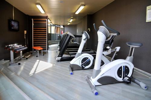 Fitness centrum a/nebo fitness zařízení v ubytování Hotel Barcelona Universal