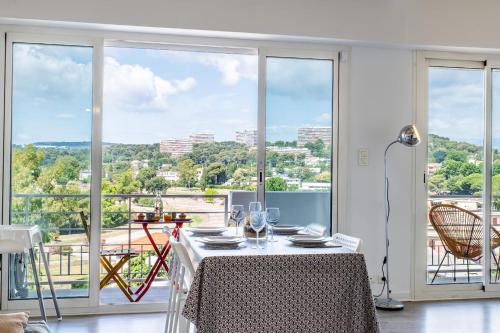 Bright cocoon with sea views