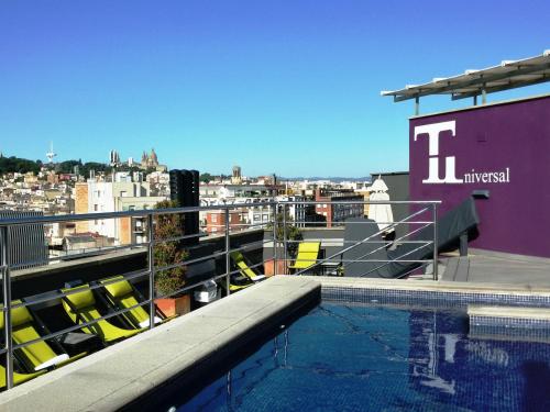 Bazén v ubytování Hotel Barcelona Universal nebo v jeho okolí