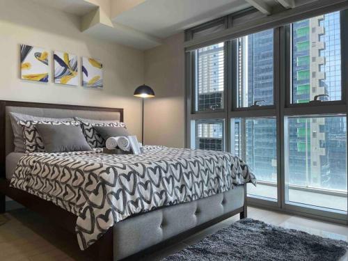 Luxe 1BR w/ Balcony @ Uptown Parksuites