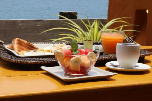 a table with a bowl of fruit and a cup of coffee at Cala Margarita Hotel in Paraguachi