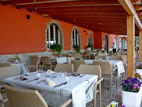 Gallery image of Hotel Menapace in Torri del Benaco