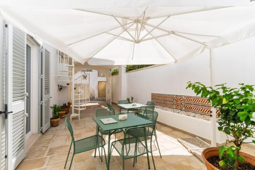 Ein Balkon oder eine Terrasse in der Unterkunft ARFE' Typical Guesthouse