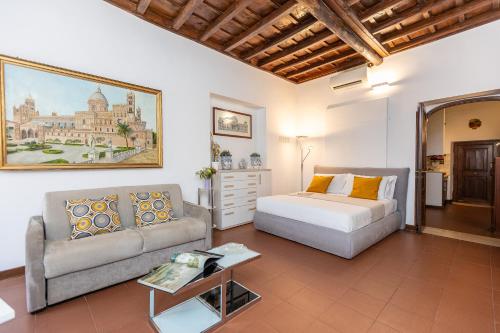 a living room with a bed and a couch at Amazing Via del Babuino - Piazza del Popolo in Rome