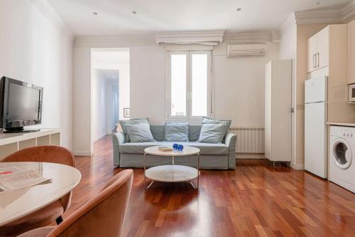 Modern apartment in Chueca INF3Iz4