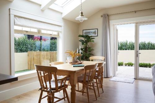 TV a/nebo společenská místnost v ubytování Lovely home close to Killaloe and Lough Derg