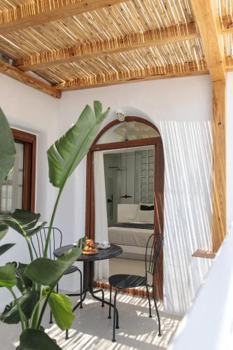 Naxian Aura suites