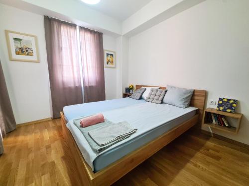 Posteľ alebo postele v izbe v ubytovaní Skopje Center City Apartment 3