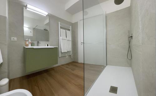 a bathroom with a shower and a toilet and a sink at Ancora Suites in Bardolino