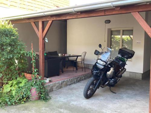 a motorcycle parked in front of a house at Apartman K 99, Karadjordjeva 99, Bela Crkva in Bela Crkva