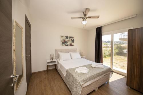 Postel nebo postele na pokoji v ubytování Charming House with Shared Pool in Milas