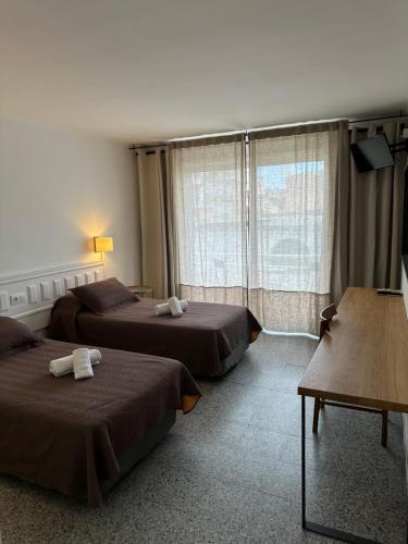 Postel nebo postele na pokoji v ubytování L'Illa Hotel