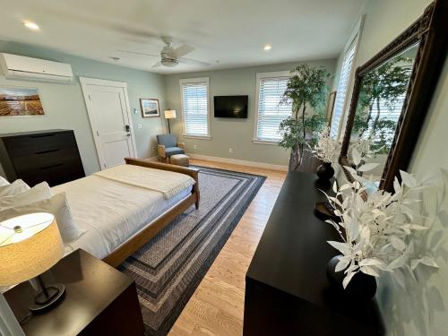 a bedroom with a bed and a living room at Prime Location! Renovated House! 6 Bed4 Bath in Newport