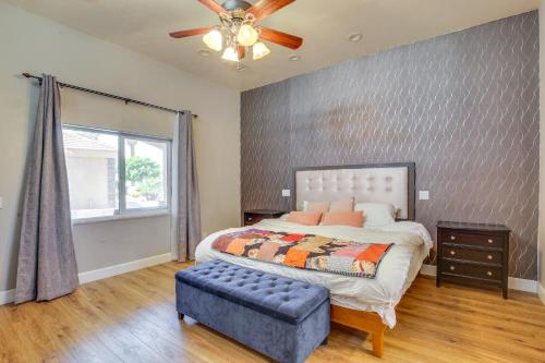 Katil atau katil-katil dalam bilik di Palm Desert Home with Pool, Near Shops on El Paseo!