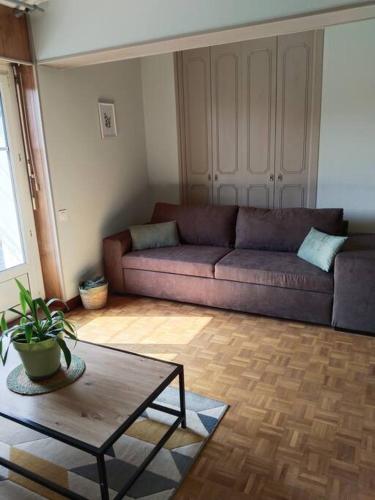 a living room with a couch and a coffee table at Appartement chez LISA in Louvemont
