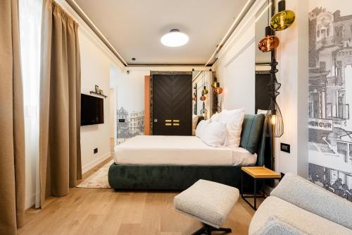 a hotel room with a bed and a couch at Rosetti One in Constanţa