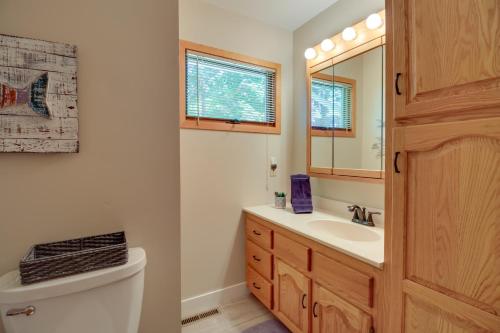 Φωτογραφία από το άλμπουμ του Boat Dock and Private Beach Lake Mary Retreat! σε Alexandria