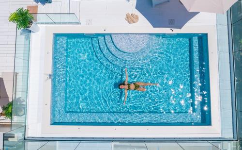 a person is swimming in a swimming pool at Villa Mare Pineto in Pineto