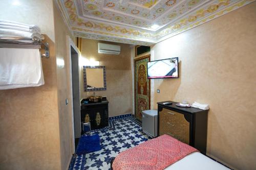Hotel & Ryad DALILAにあるテレビまたはエンターテインメントセンター