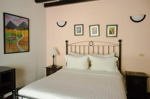 Un pat sau paturi într-o cameră la Casa Quetzal
