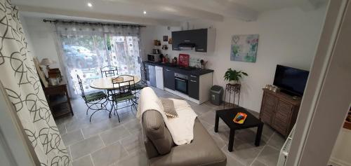 a living room with a couch and a table at Studio Lindois in Lalinde