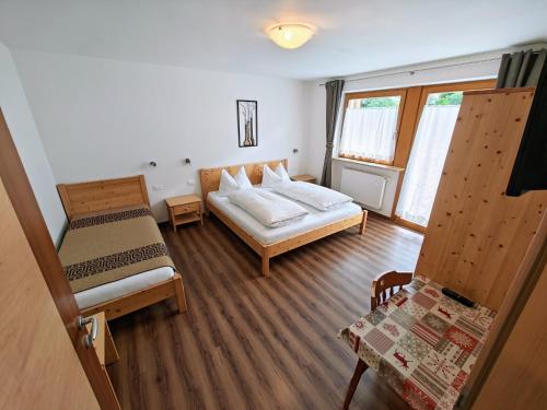 a bedroom with two beds and a window at Apartments Brunella in La Villa