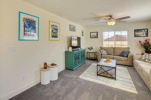 Un lugar para sentarse en 12 Mi to Reno Hot Tub Haven in Sparks!