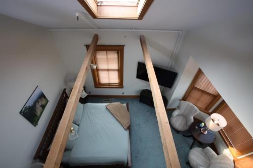 an overhead view of a small living room with a room at Riverboat Suites in Galena