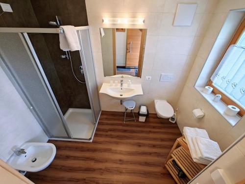 Bilik mandi di Apartments Brunella