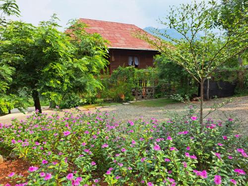 Κήπος έξω από το Juar House