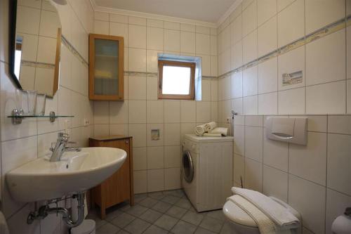 a bathroom with a sink and a washing machine at Property in Daun in Daun