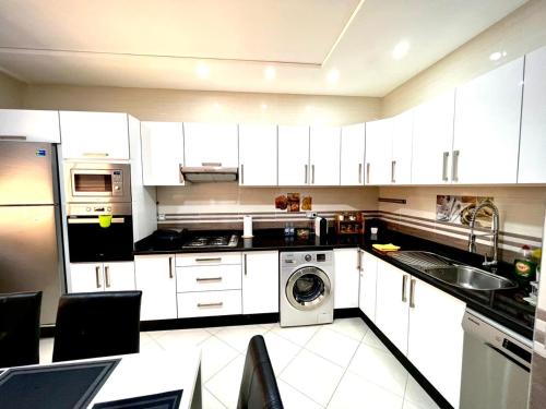 Luxurious apartment close to the sea