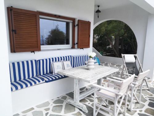 Gallery image of MarGeo View House in Mpatsi, Andros in Batsi