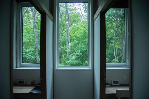 two windows in a room with trees in the background at HOTEL BOTH - Vacation STAY 90935v in Shari