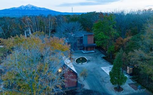 - une vue aérienne sur une maison dans les bois dans l'établissement HOTEL BOTH - Vacation STAY 92324v, à Shari