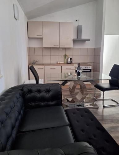 Gallery image of Summer Apartment , 4 rooms, sea view with jacuzzi in Podstrana
